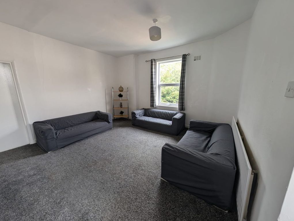 Property photo 2 of 6 Picture No. 30