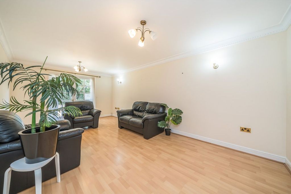 Property photo 3 of 10