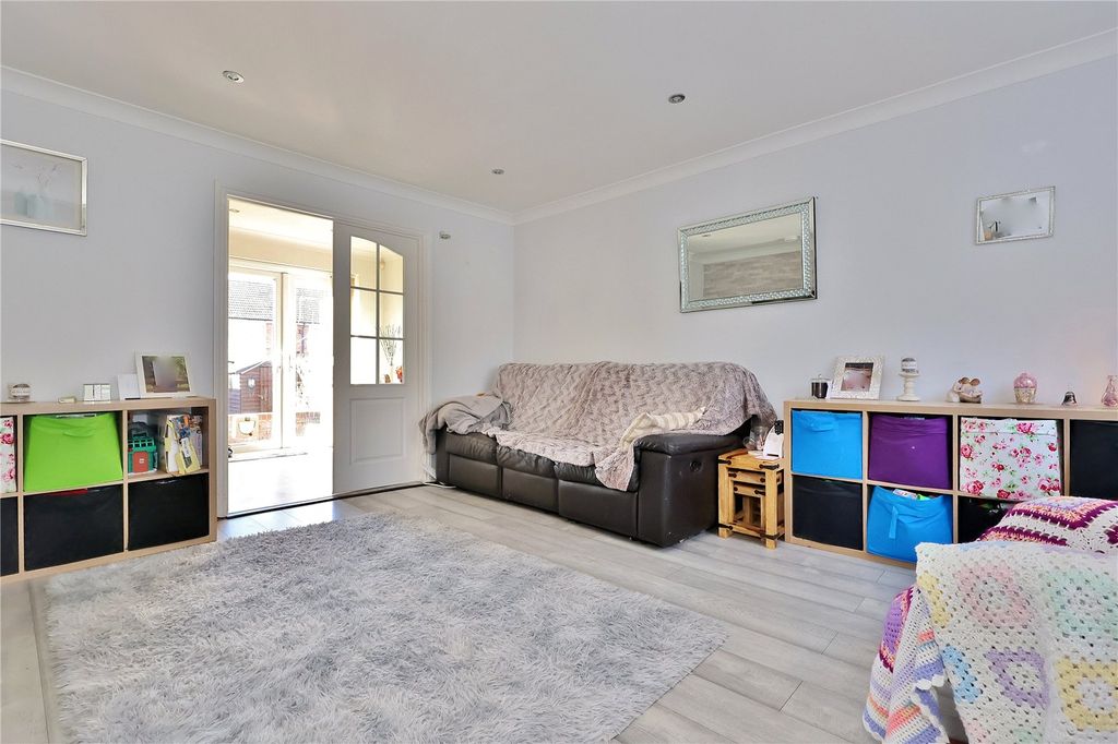 Property photo 3 of 12 Picture 3