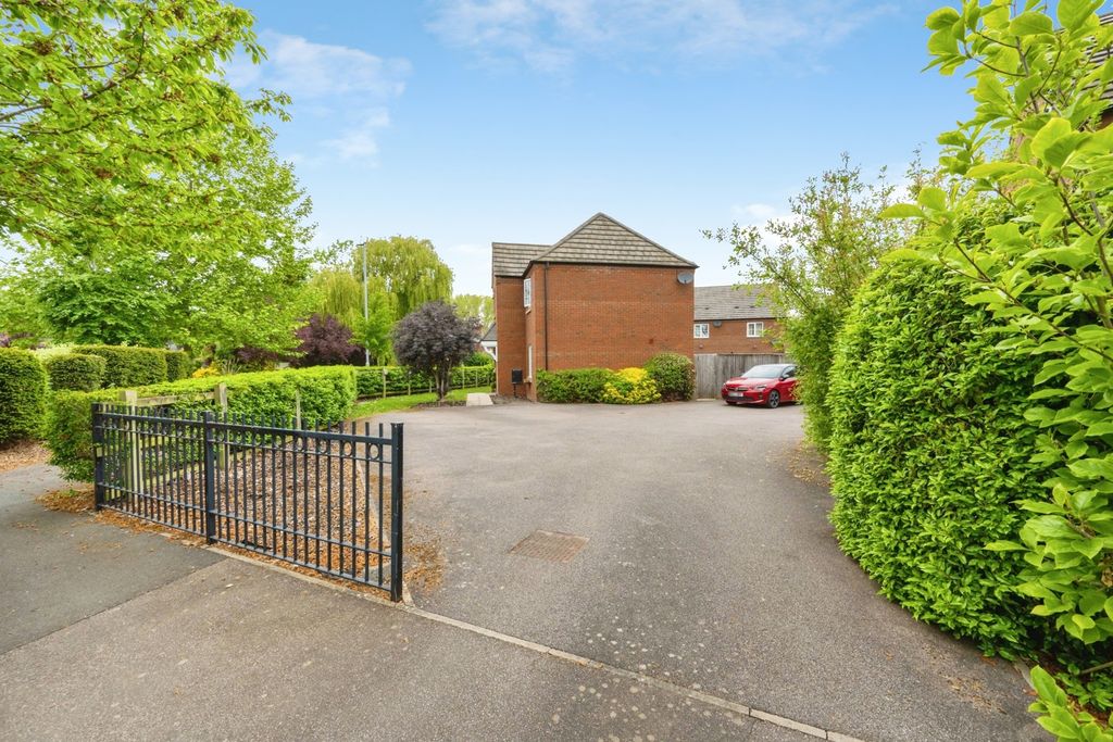 Property photo 2 of 19 Outside