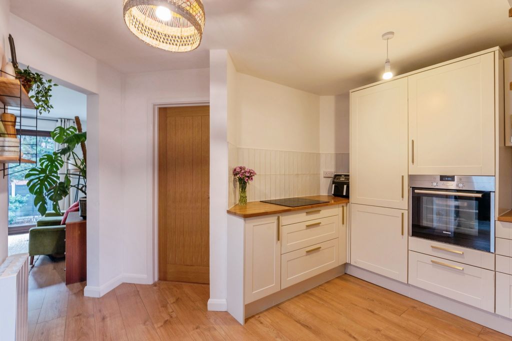 Additional image 10 of 2 bed flat for saleChurch Mews, Basildon SS15
