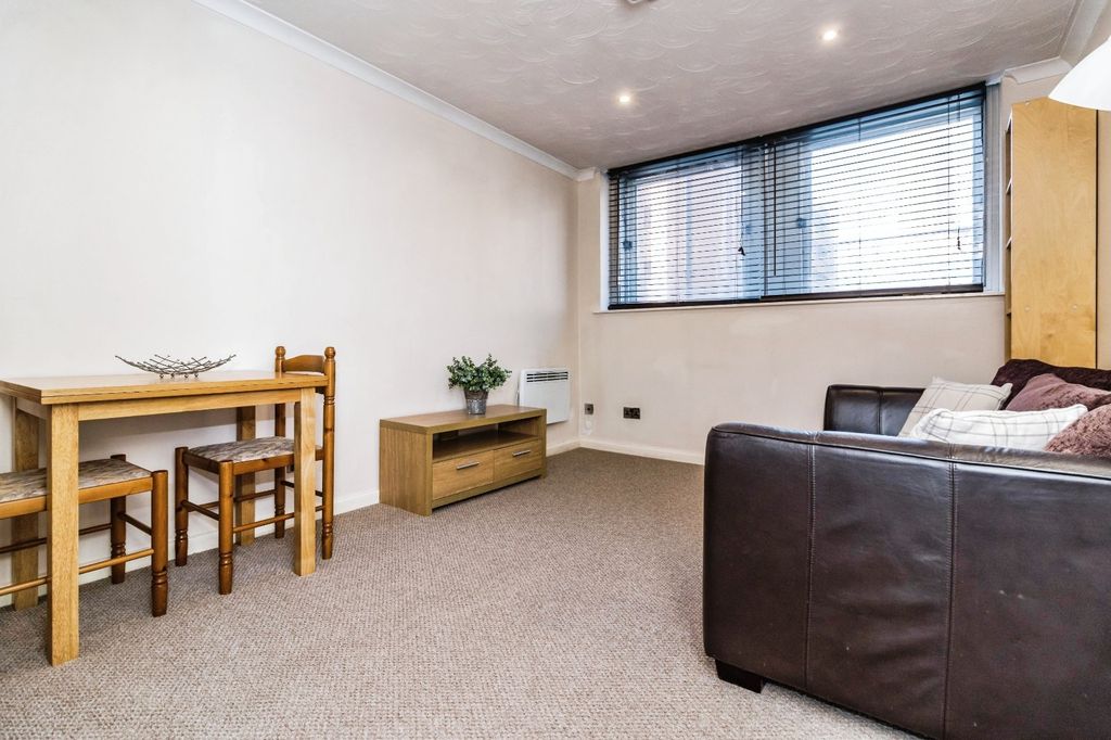 Property photo 2 of 9 Picture No. 35