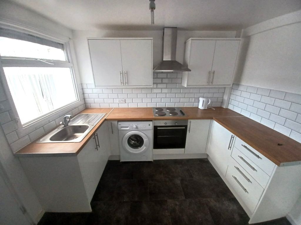 Property photo 2 of 13 Picture No. 15