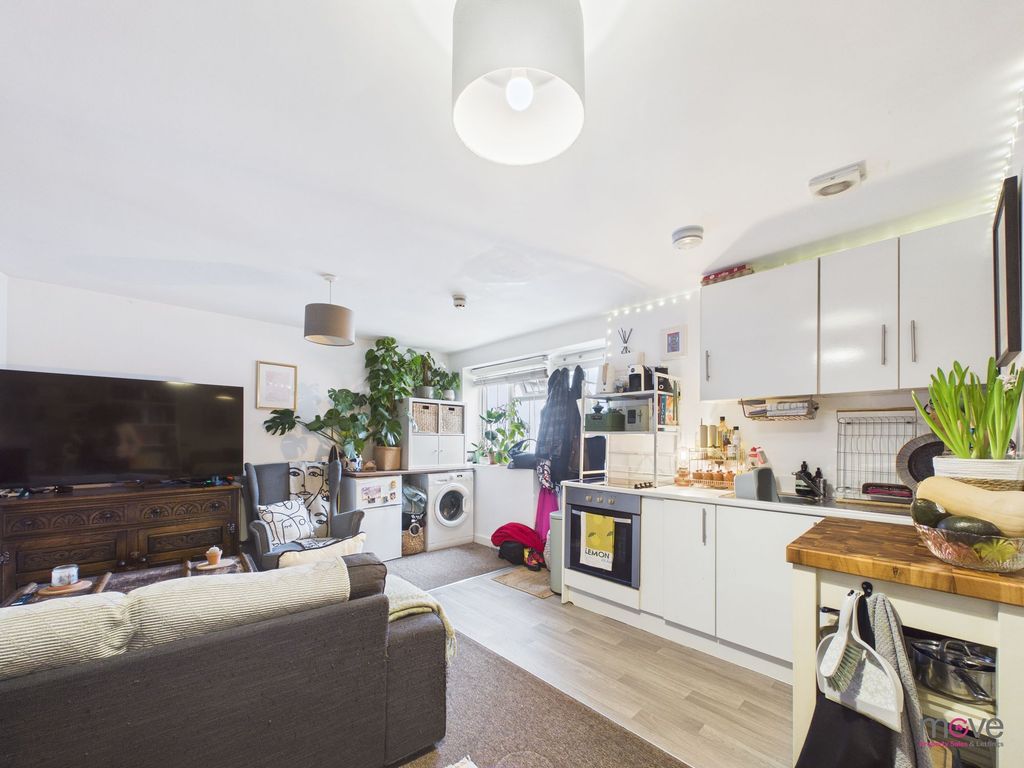 Property photo 2 of 6