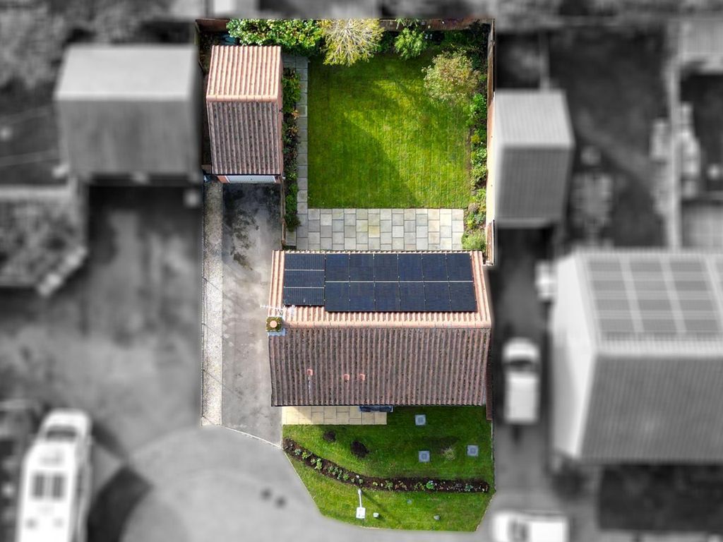 Property photo 2 of 31