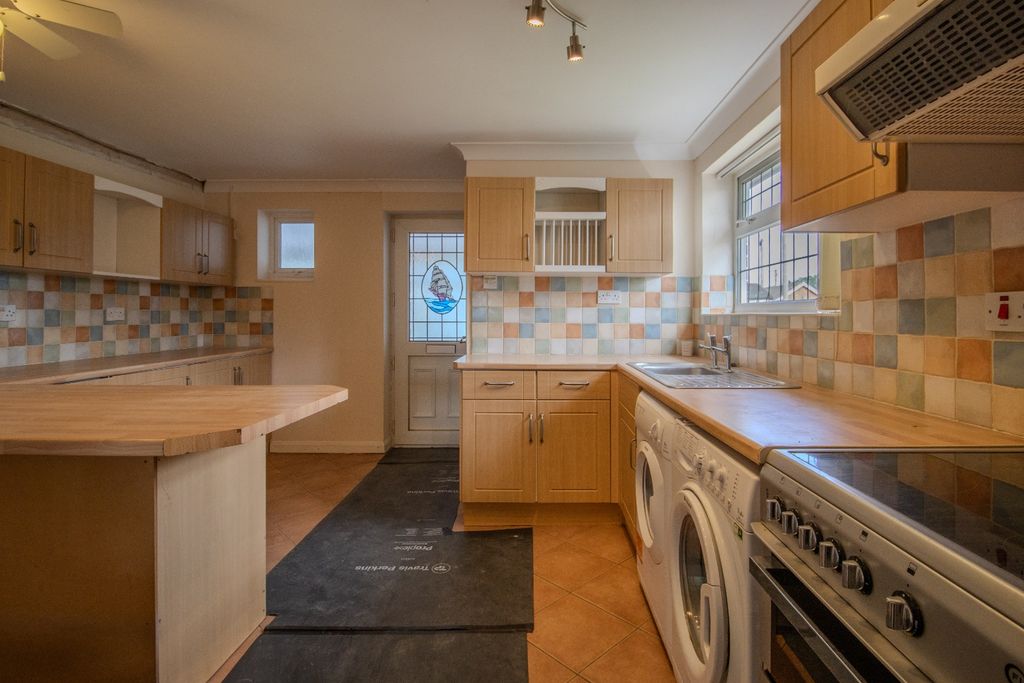 Property photo 2 of 17 4588796
