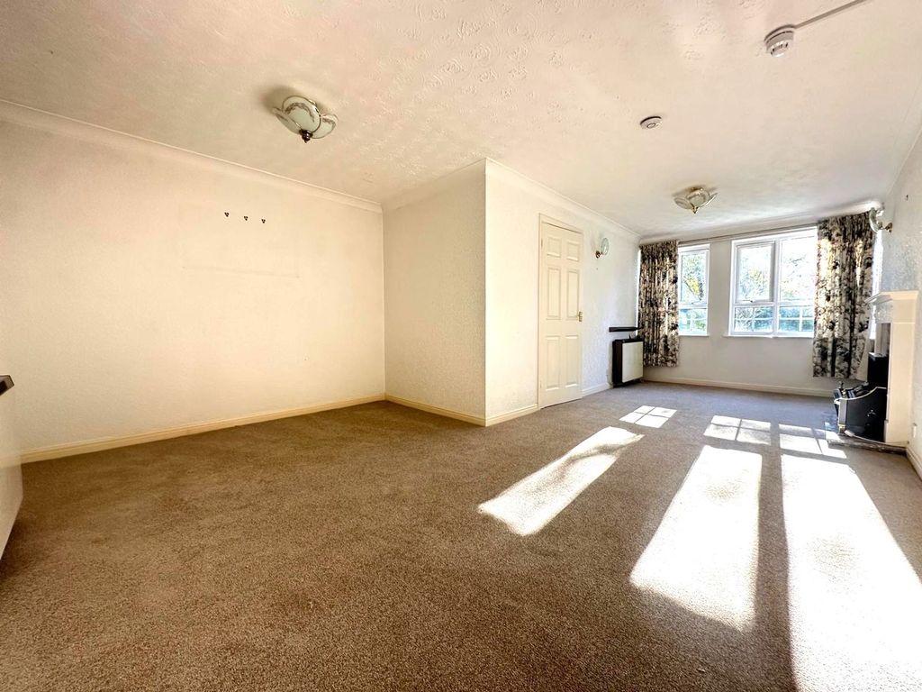 Property photo 2 of 11