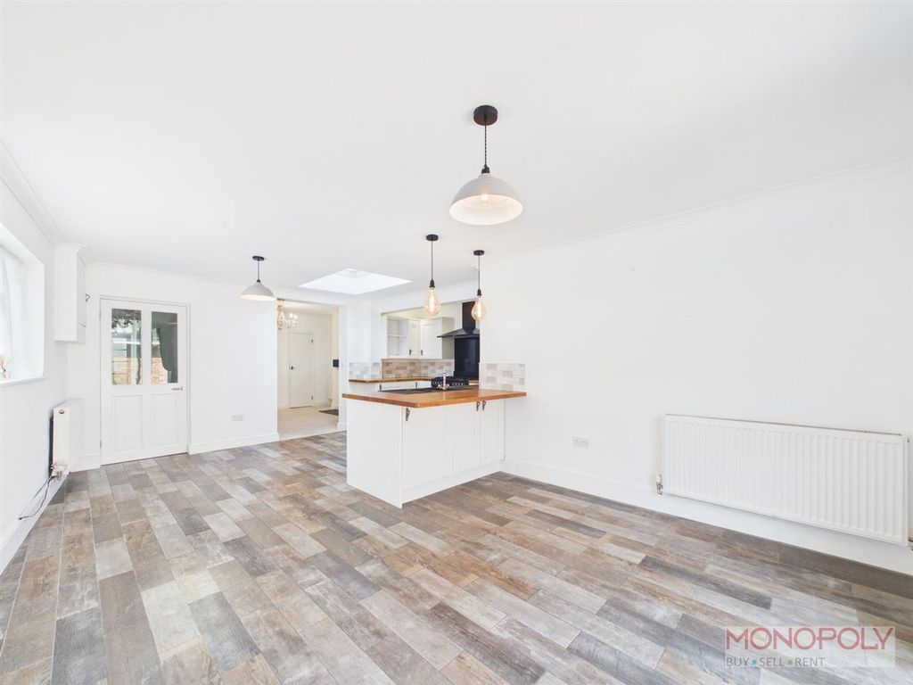 Property photo 3 of 25 Cam03815G0-Pr0449-Still006.Jpg