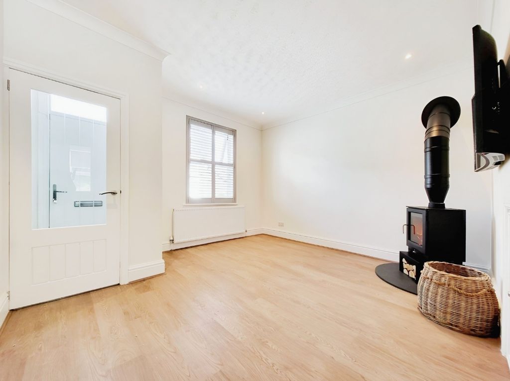 Property photo 3 of 15 Picture 3