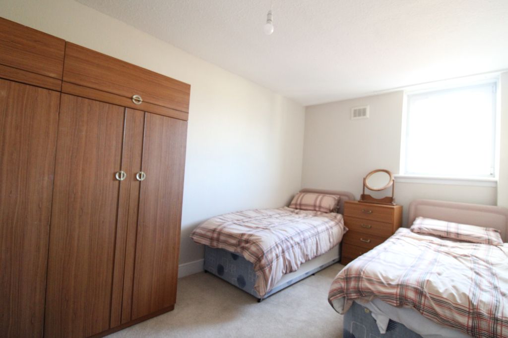 Property photo 3 of 6 Bedroom