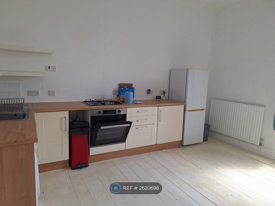 Property photo 1 of 9 Kitchen