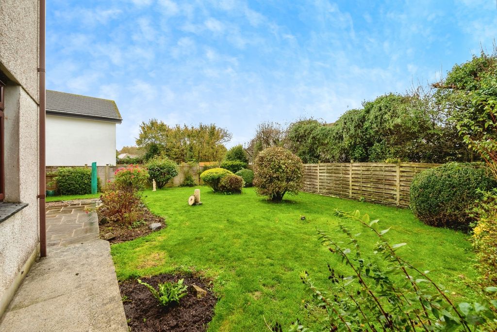 Property photo 3 of 17 Photo