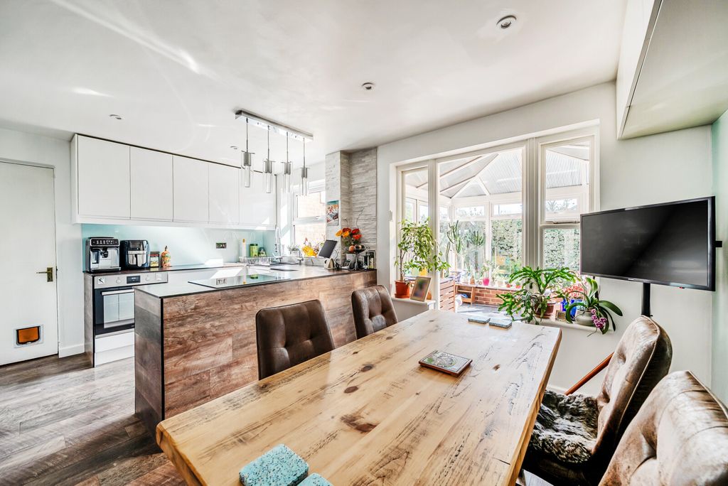 Property photo 2 of 15 1431440-10-69Bbe0...