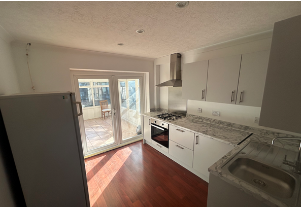 Property photo 1 of 9 Kitchen