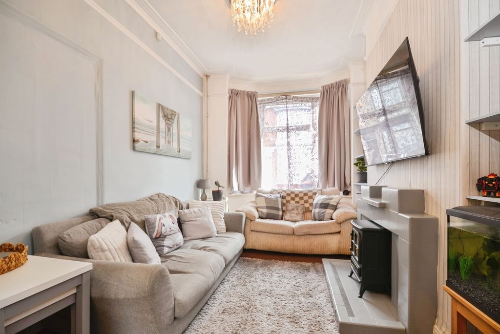 Property photo 3 of 14 Pbox-Img.Jpg