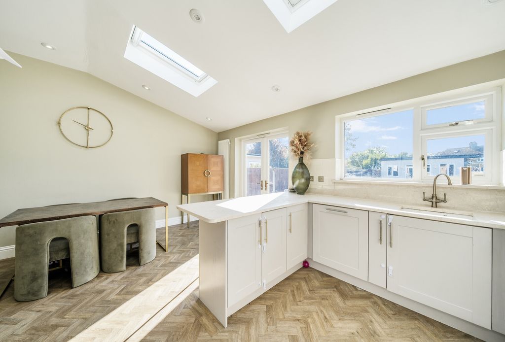 Property photo 3 of 19 1358421-12-68d5B2...