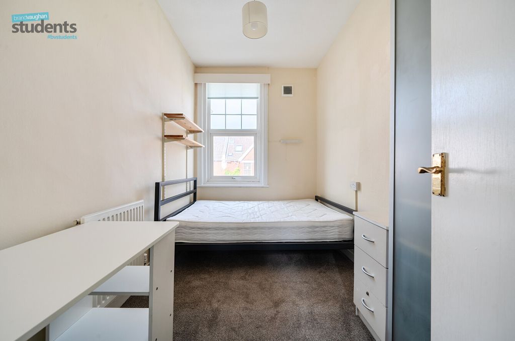 Property photo 3 of 13 6757c64c-Cbe5-422...