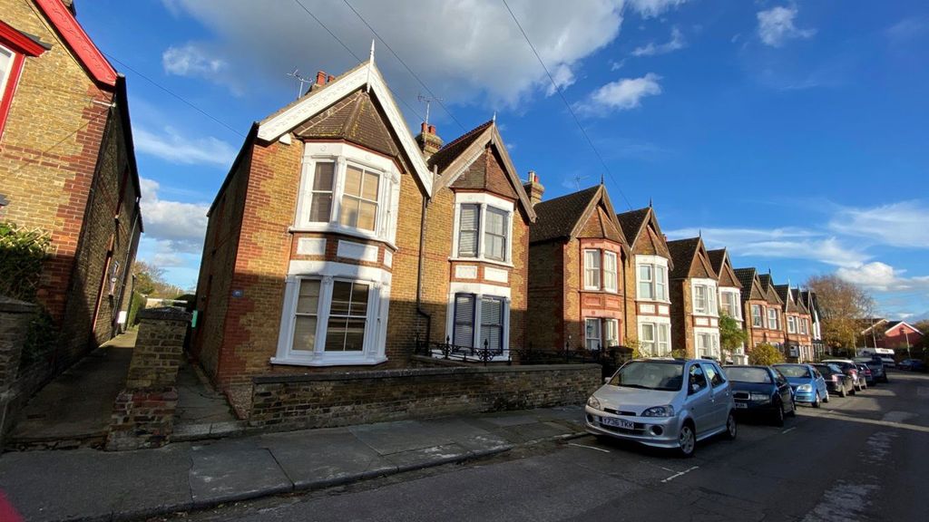 Property photo 2 of 33