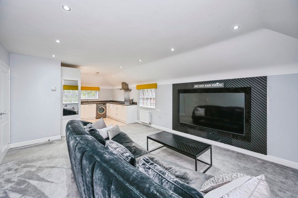 Property photo 3 of 21 Pbox-Img.Jpg