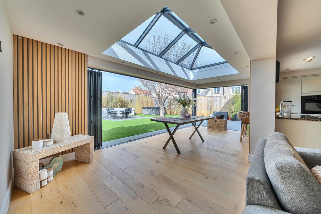 Property photo 2 of 28