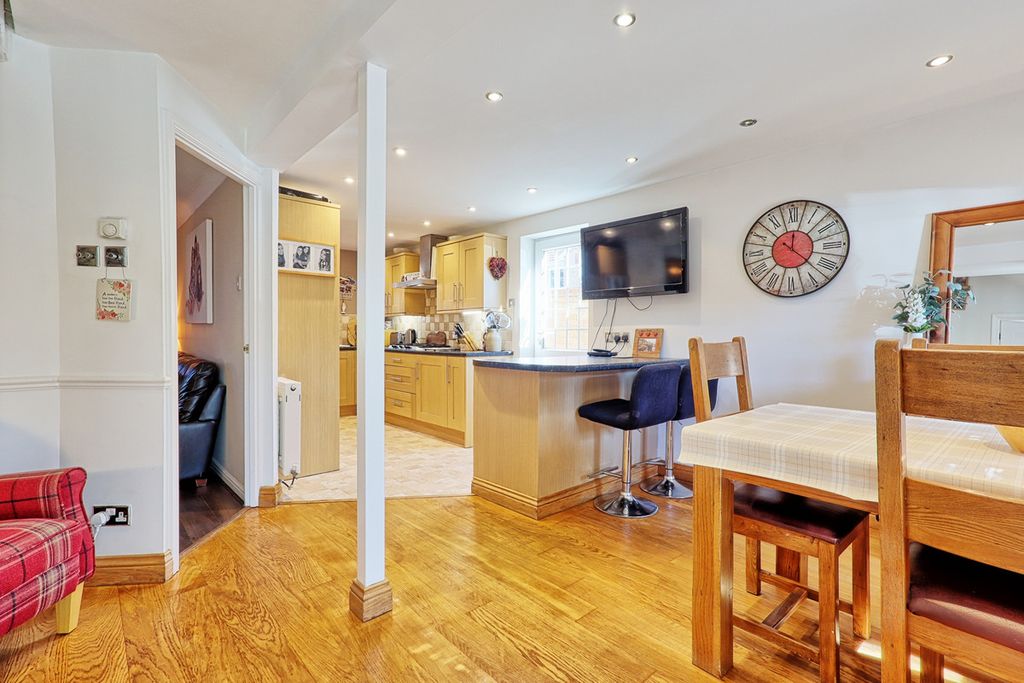 Property photo 3 of 24