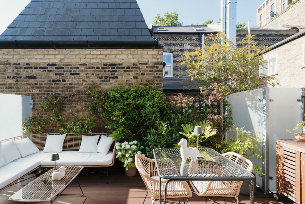 Property photo 2 of 19 299388 - County-Street-Se1-30.Jpg