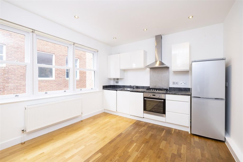 Property photo 2 of 7 Flat-5-Wallis-House-76-North-Street-Guildford-1.Jp