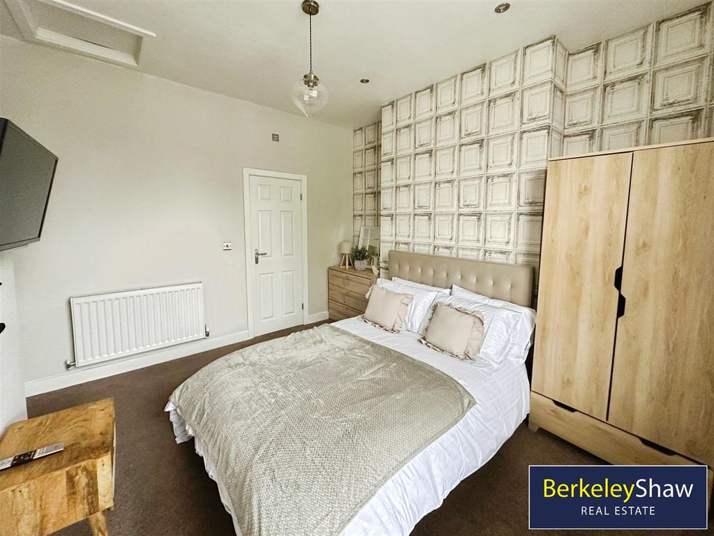 Property photo 1 of 14 Room 5