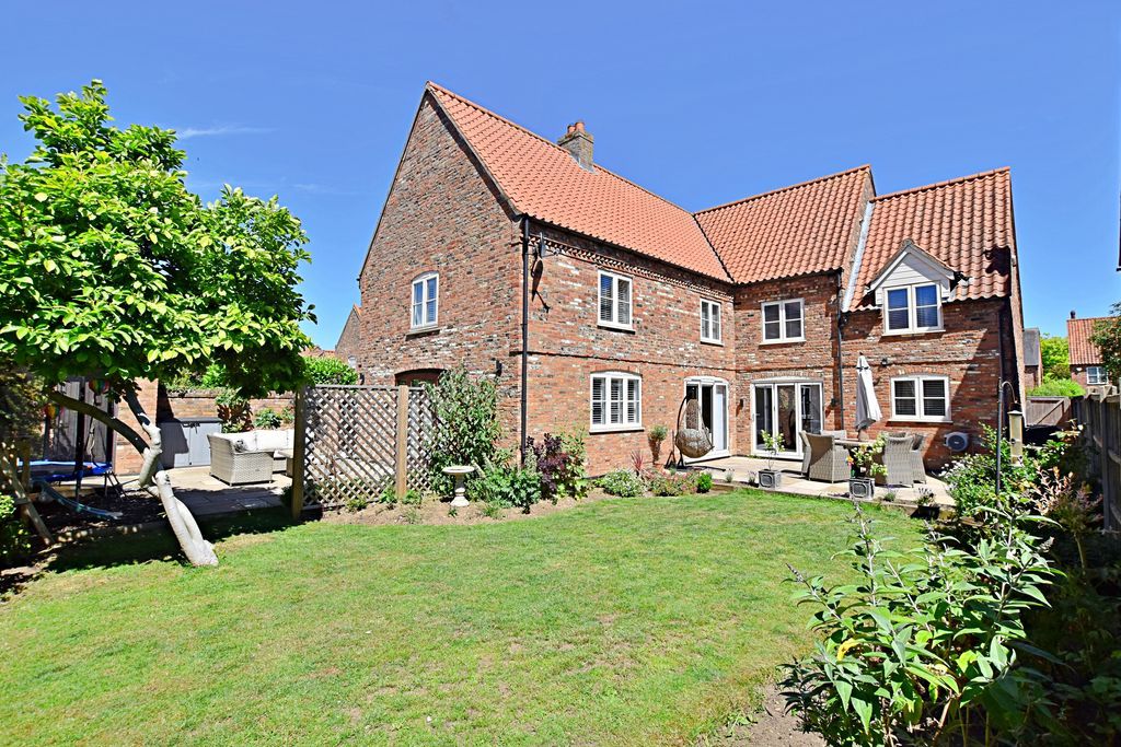 Property photo 2 of 30 Photo 25