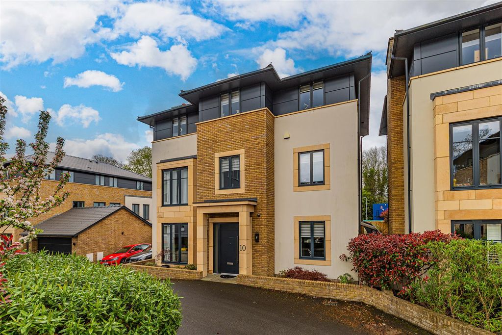 Property photo 1 of 30 Llandaff Place 10-2.Jpg