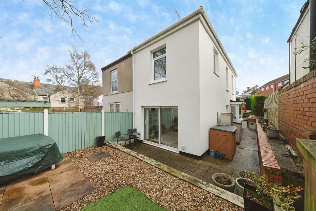 Property photo 2 of 22