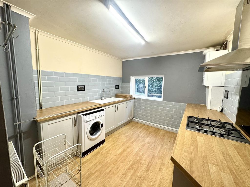 Property photo 2 of 12 Kitchen