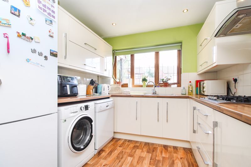Property photo 3 of 18 Kitchen