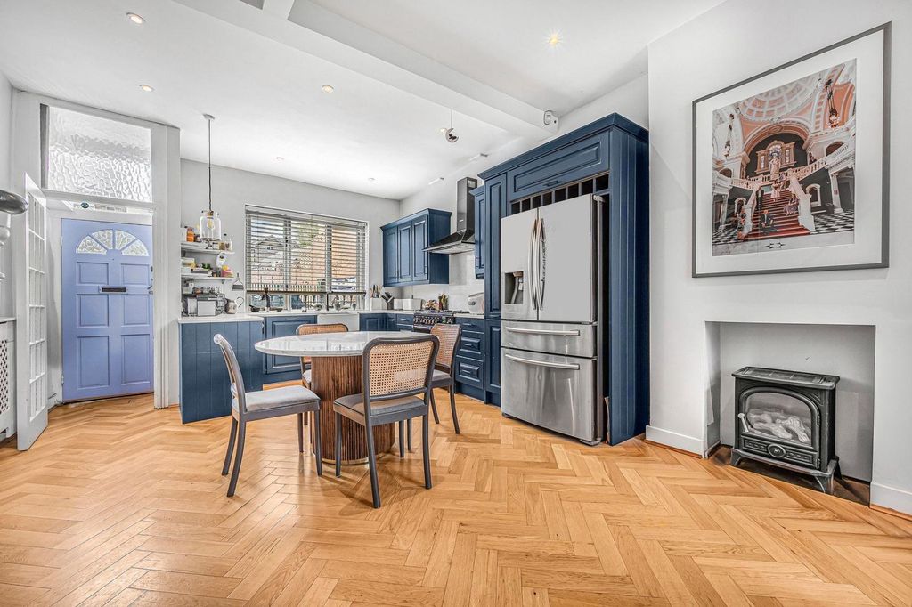 Property photo 2 of 25 73 Bellenden Road - 9.Jpeg