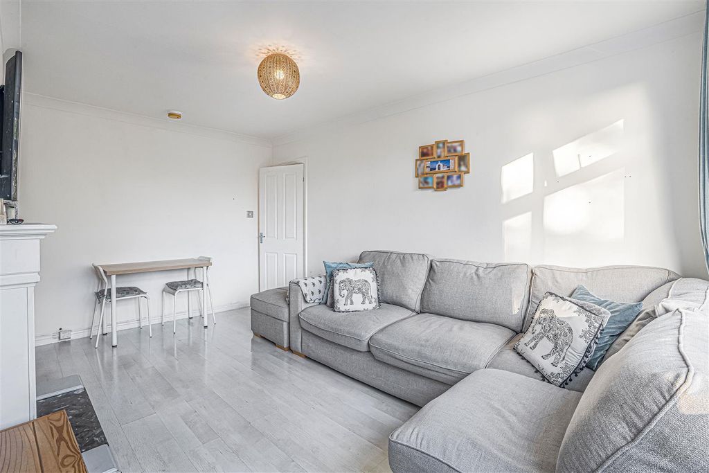 Property photo 3 of 11 Living Room