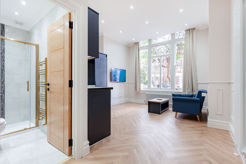 Property photo 3 of 8 Picture No. 02