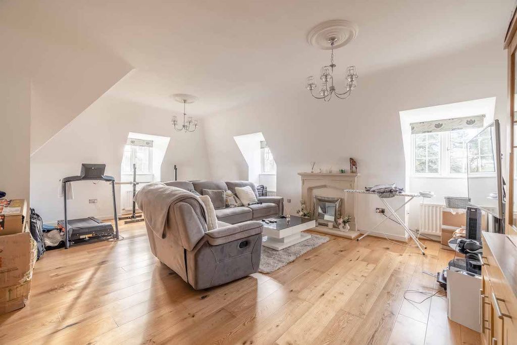 Property photo 2 of 40