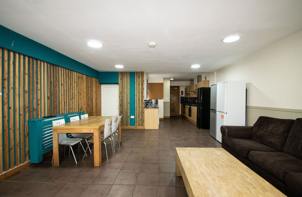 Property photo 3 of 17 Photo 4