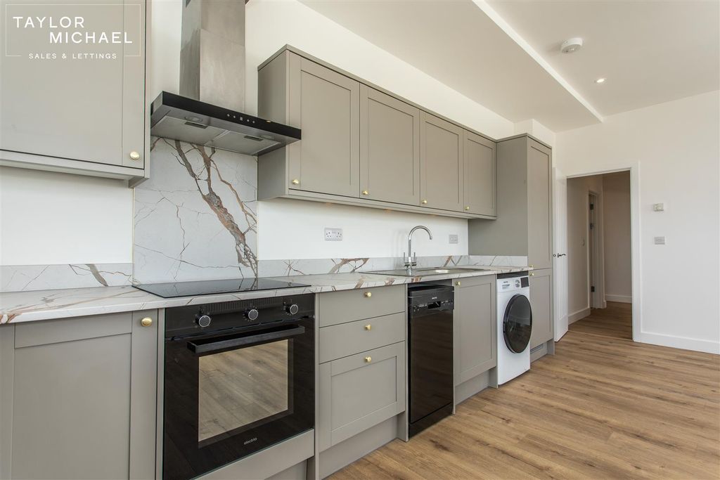 Property photo 3 of 19 Kitchen
