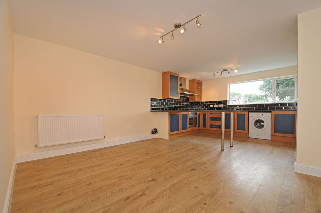 Property photo 2 of 7 Picture No. 11