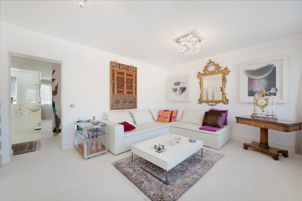 Property photo 3 of 13 Flat 10, Waverley Court - Kki6Nudcypevsqrj8Cu6.Jpg