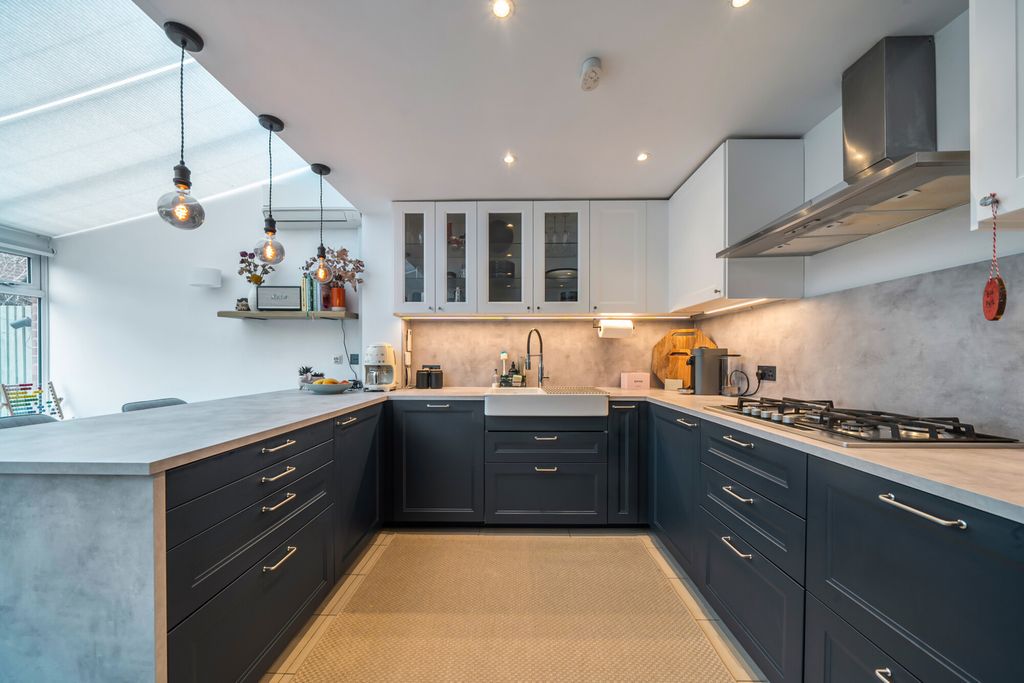 Property photo 2 of 18 1403588-5-6973879...