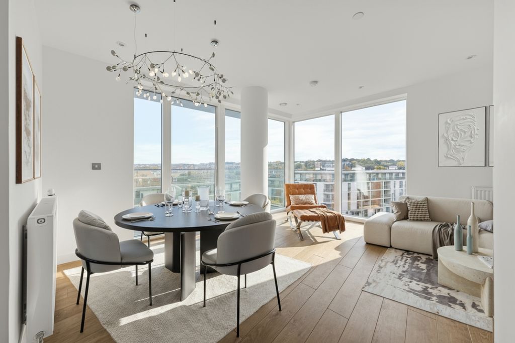 Property photo 2 of 16 Property_1425_094...