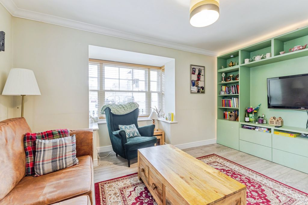 Property photo 2 of 20