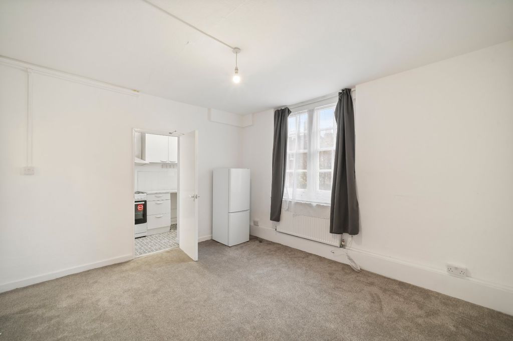 Property photo 2 of 12