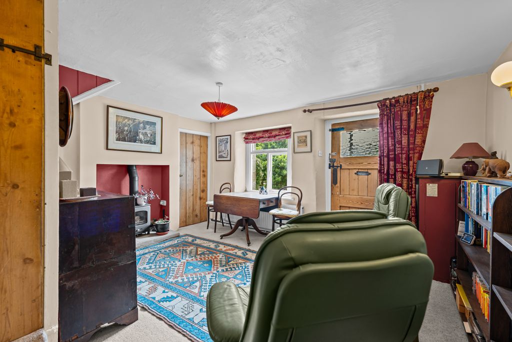 Property photo 2 of 32