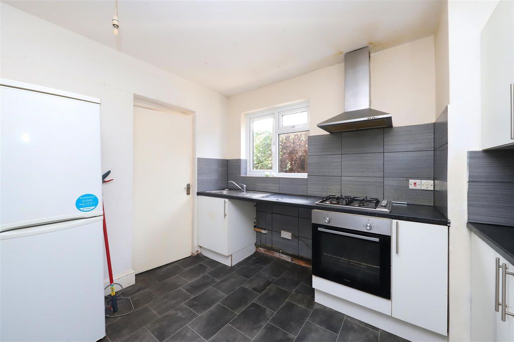 Property photo 3 of 12 Kitchen