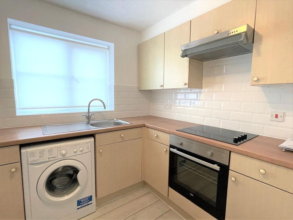 Property photo 3 of 12 Kitchen