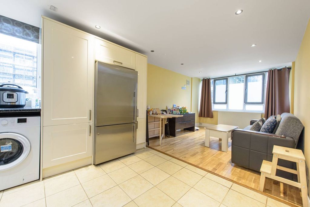 Property photo 2 of 8