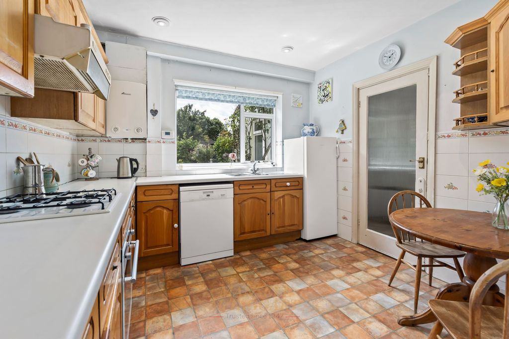 Property photo 3 of 33